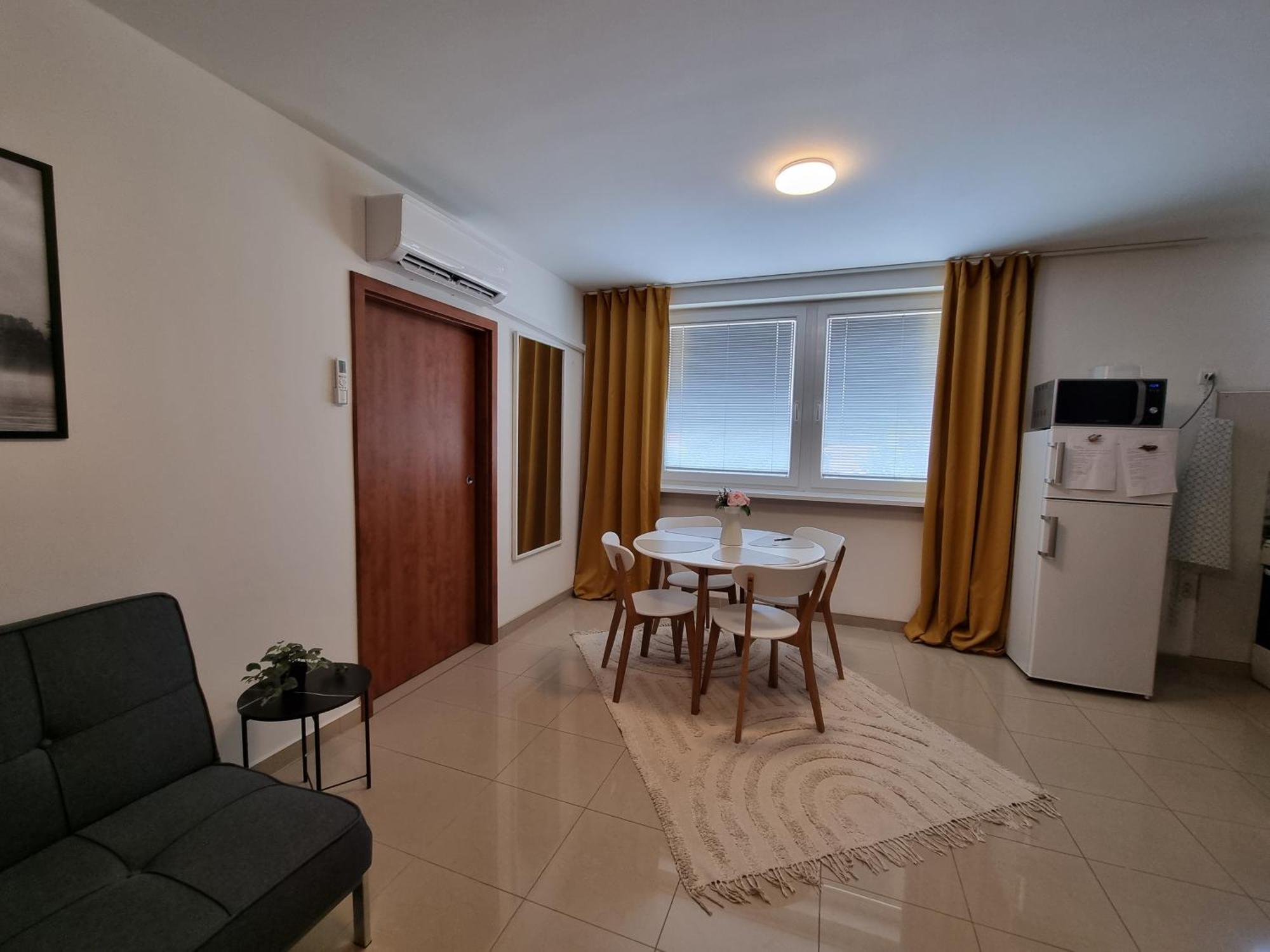 Nové Zámky Turecka 49 Apt 2 מראה חיצוני תמונה